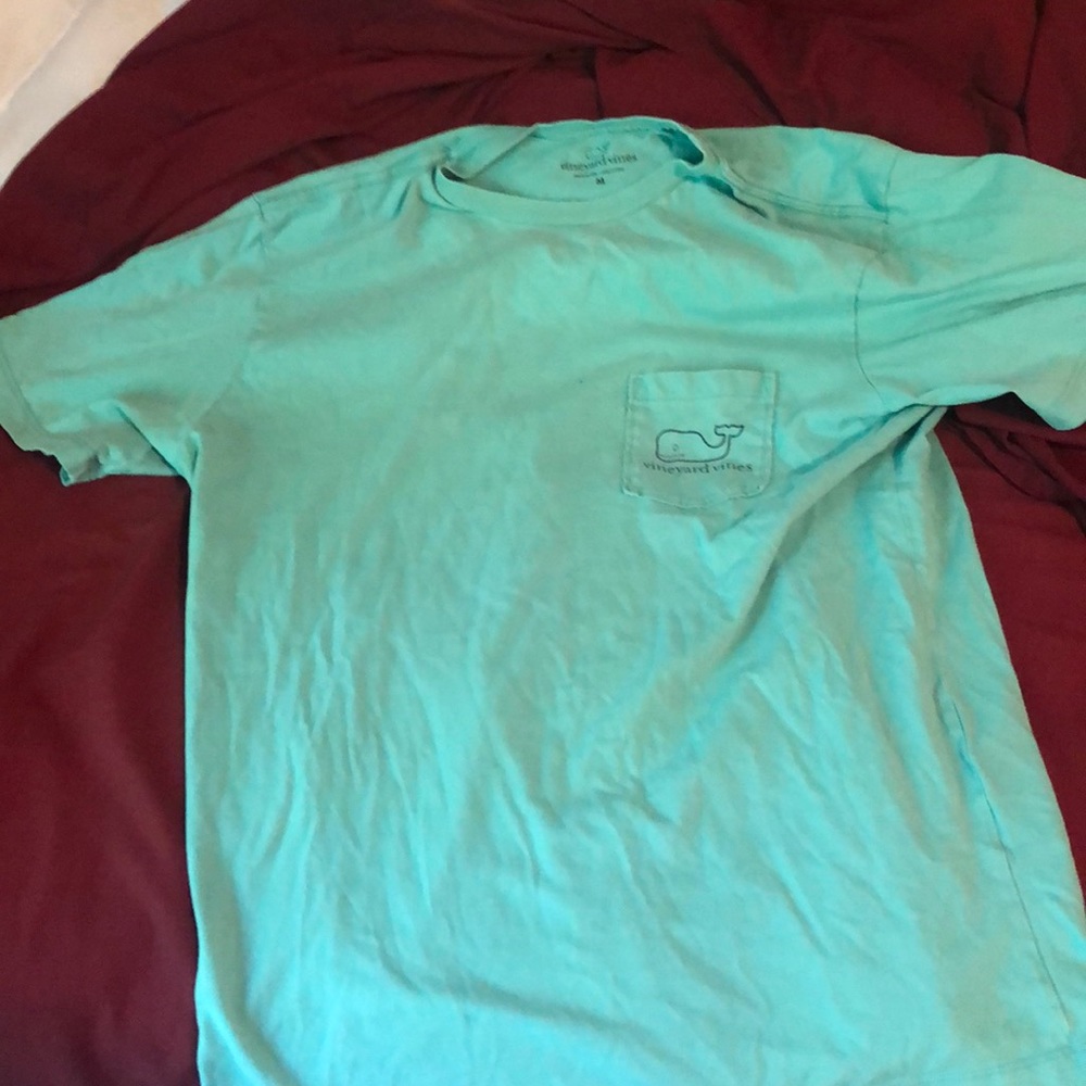 Vineyard vines t shirt